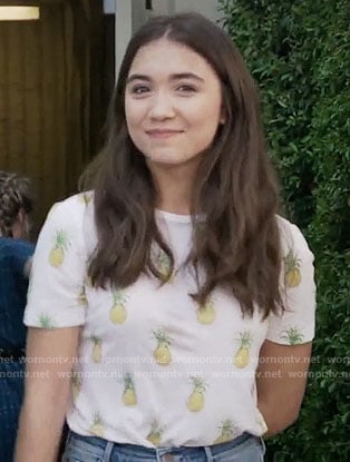 Riley's pineapple tee on Girl Meets World