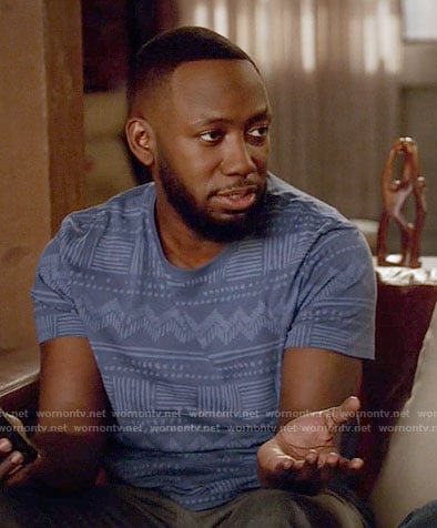 Winston's blue printed t-shirt on New Girl