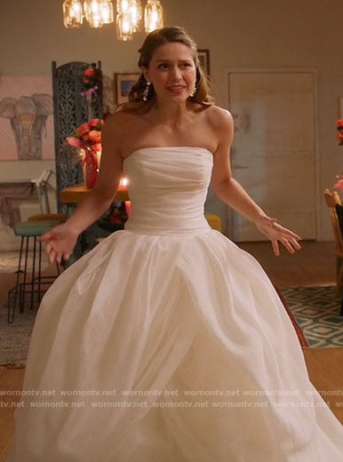 Kara's wedding dress on Supergirl