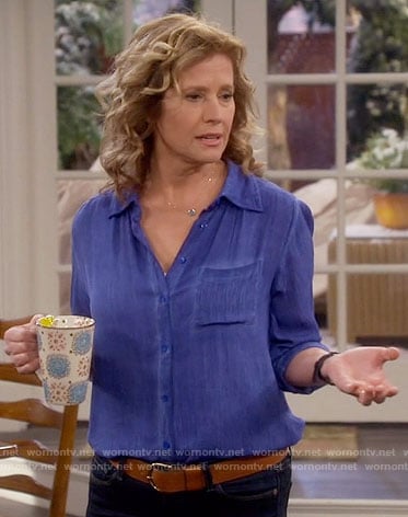 Vanessa's blue button down shirt on Last Man Standing