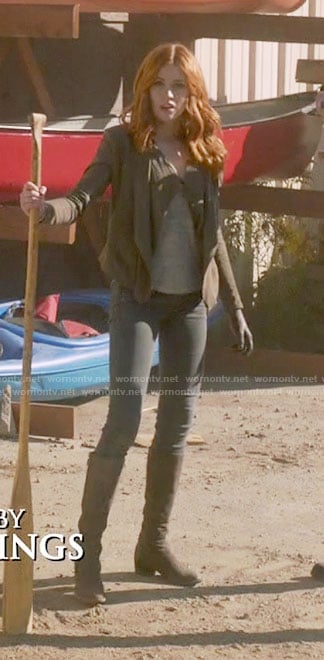 Clary's grey v neck top and Jeans on Shadowhunters
