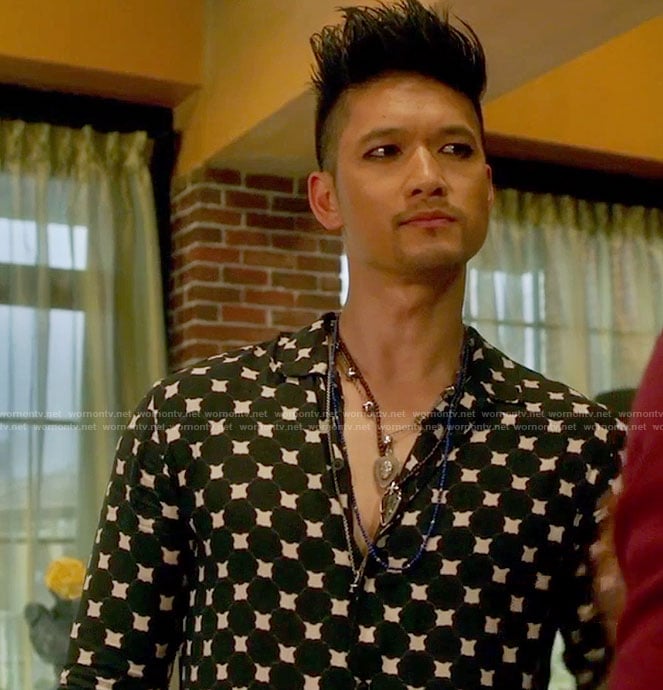 Magnus's black ink-blot shirt on Shadowhunters