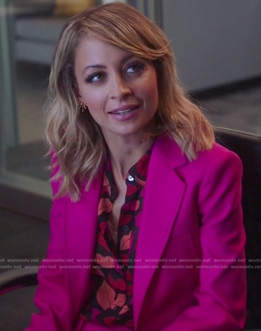Portia's black lip print shirt on Great News