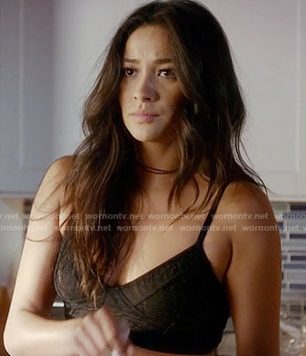 Emily's black lace bralette on Pretty Little Liars