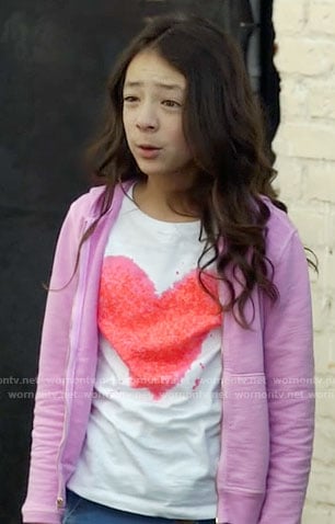 Lily's heart t-shirt on Modern Family