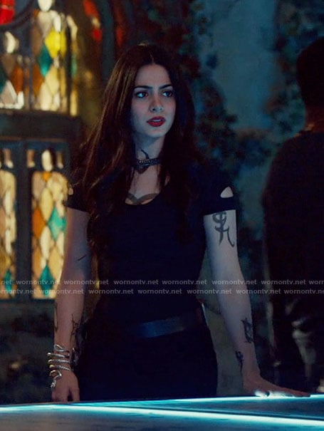 Isabelle's black knit dress with cutouts on Shadowhunters