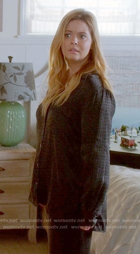 Ali's black crocodile print pajamas on Pretty Little Liars