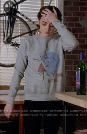 Aria's grey graphic print sweatshirt on Pretty Little Liars