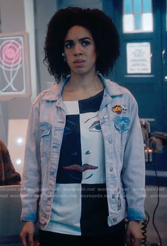 Bill's checkerboard face graphic t-shirt and denim jacket with WOW patch on Doctor Who