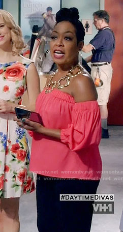 Mo's red off-shoulder top and chunky gold necklace on Daytime Divas