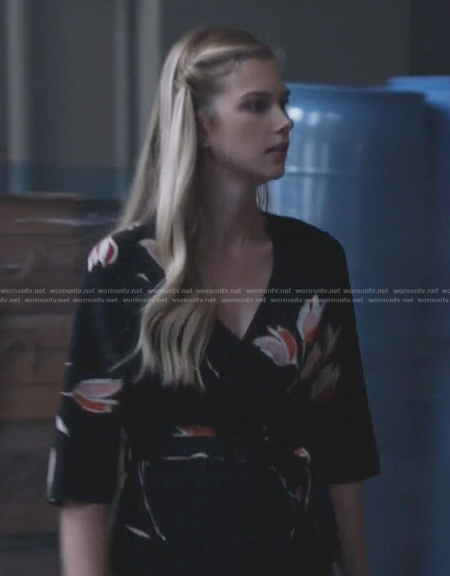Kirsten's tulip print blouse on Stitchers