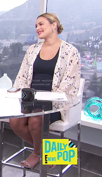 Carissa's nude floral lace trimmed kimono and black tank dress on E! News Daily Pop