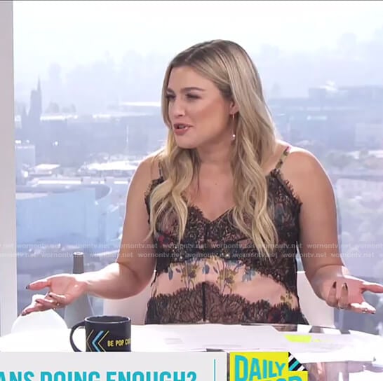Carissa's pink floral lace detailed maternity dress on E! News Daily Pop