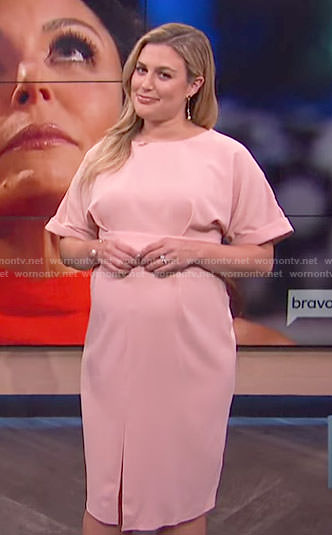 Carissa's pink maternity dress on E! News