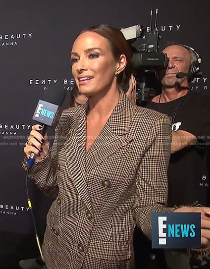 Catt's brown plaid suit on E! News