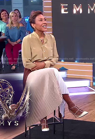 Robin's beige blouse and brown pleated skirt on Good Morning America