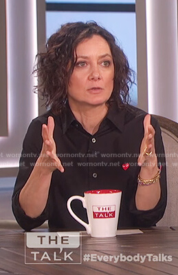 Sara's black heart shirt on The Talk