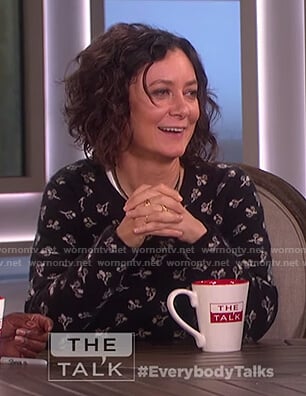 Sara's black floral sweater on The Talk