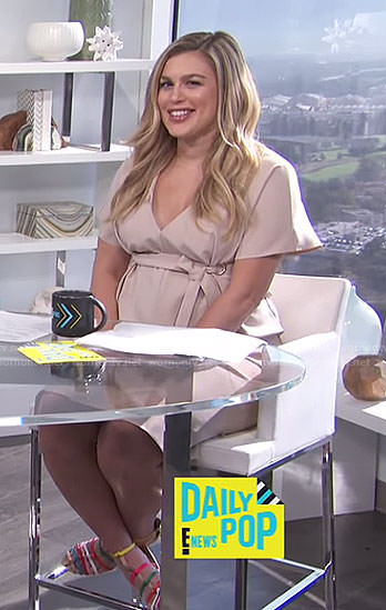 Carissa's ivory tie waist maternity dress on E! News Daily Pop