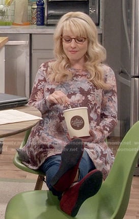 Bernadette's burgundy floral long sleeved maternity top on The Big Bang Theory