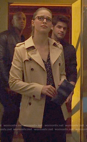 Kara's short trench coat on Supergirl