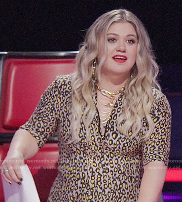 Kelly Clarkson's leopard print dress on The Voice