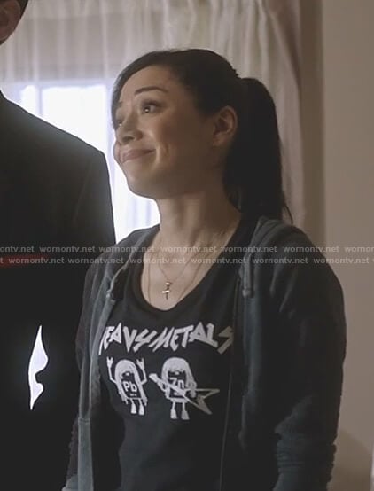 Ella's black heavy metals t-shirt on Lucifer