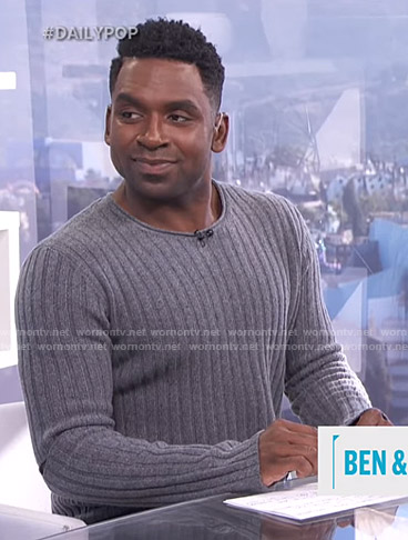 Justin's grey ribbed cutout sleeve sweater on E! News Daily Pop
