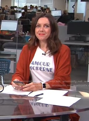 Melanie's white amour moderne t-shirt on Live from E!