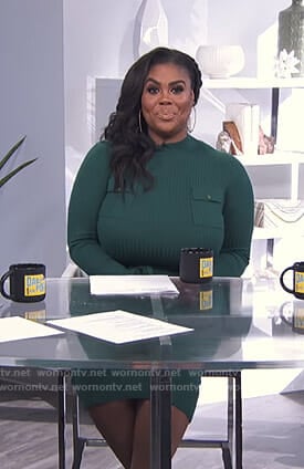 Nina Parker's green ribbed dress on E! News Daily Pop