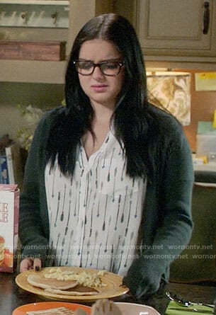 Alex's arrow print top on Modern Family