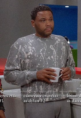 Andre's grey splatter print sweater on Black-ish