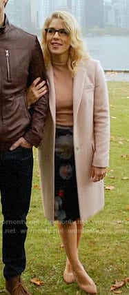 Felicity's pink coat and floral skirt on Legends of Tomorrow