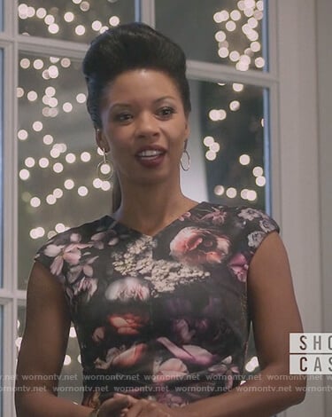 Catherine's floral print sheath dress on Marvel's Runaways
