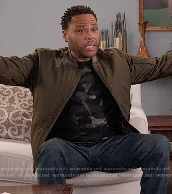 Andre's black camo t-shirt and green bomber jacket on Black-ish