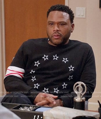 Andre's black star circle sweatshirt on Black-ish