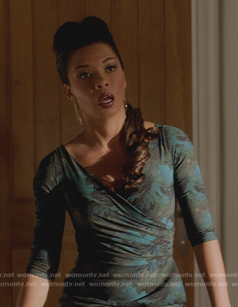 Catherine's green print wrap dress on Marvel's Runaways