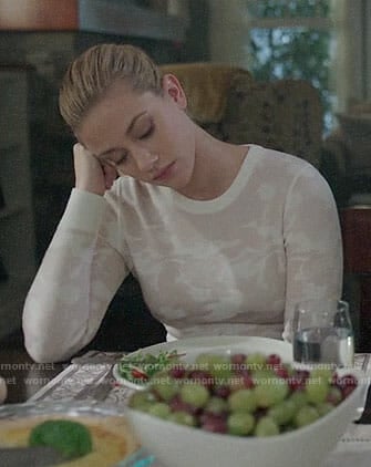 Betty's pink camouflage sweater on Riverdale