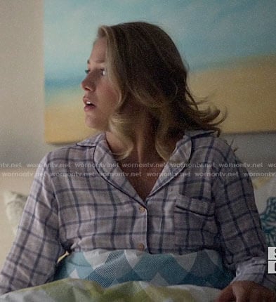 Kara's checked pajamas on Supergirl