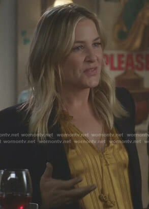 Arizona's yellow striped top on Grey's Anatomy