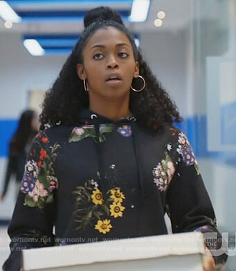 Anissa's black floral print hooded sweatshirt on Black Lightning