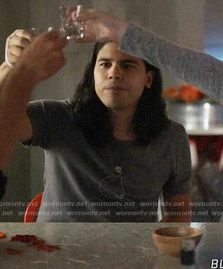 Cisco's light bulb t-shirt on The Flash