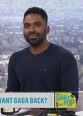 Justin's navy sweater with square face on E! News Daily Pop