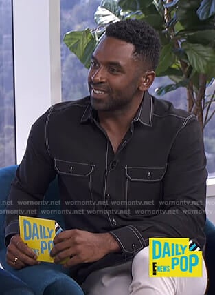 Justin's black shirt with white stitching on E! News Daily Pop