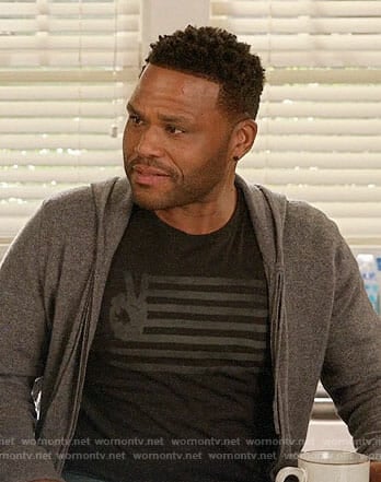 Andre's peace flag t-shirt on Black-ish