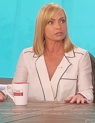 Jaime Pressly's white silk contrast top on The Talk