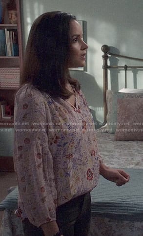 Amy's floral top on Brooklyn Nine-Nine