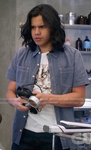 Cisco's duck graphic tee on The Flash