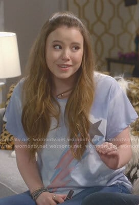 Kendra's blue shooting star print tee on Kevin Can Wait