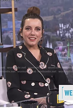 Melanie's black floral pajama suit on E! News Daily Pop